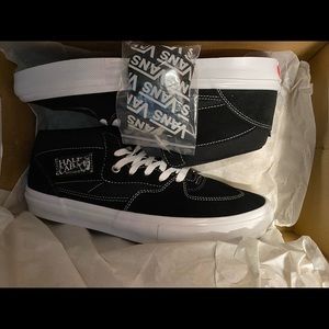 VANS HALF CAB (BLACK/WHITE)